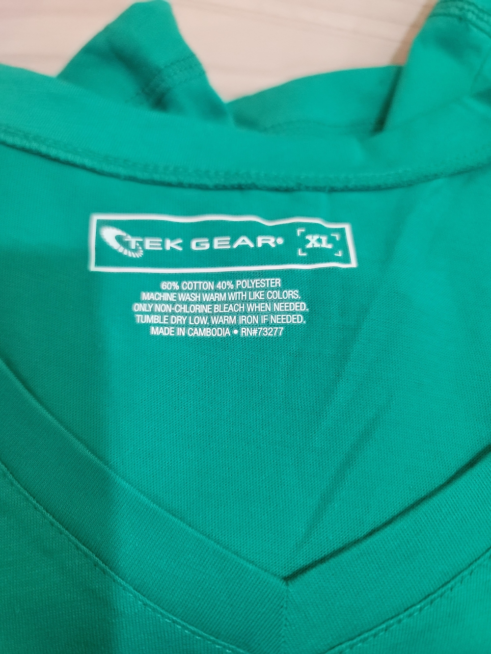 tek gear Women's V-Neck Short Sleeve Tee in Emerald Green - Picture 3 of 5
